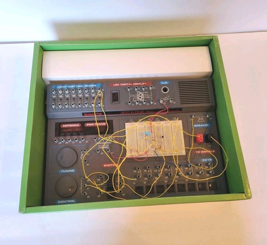 2 Radio Shack Electronic Project Lab 300 in One Kits 28-270 AS IS FOR PARTS Lot