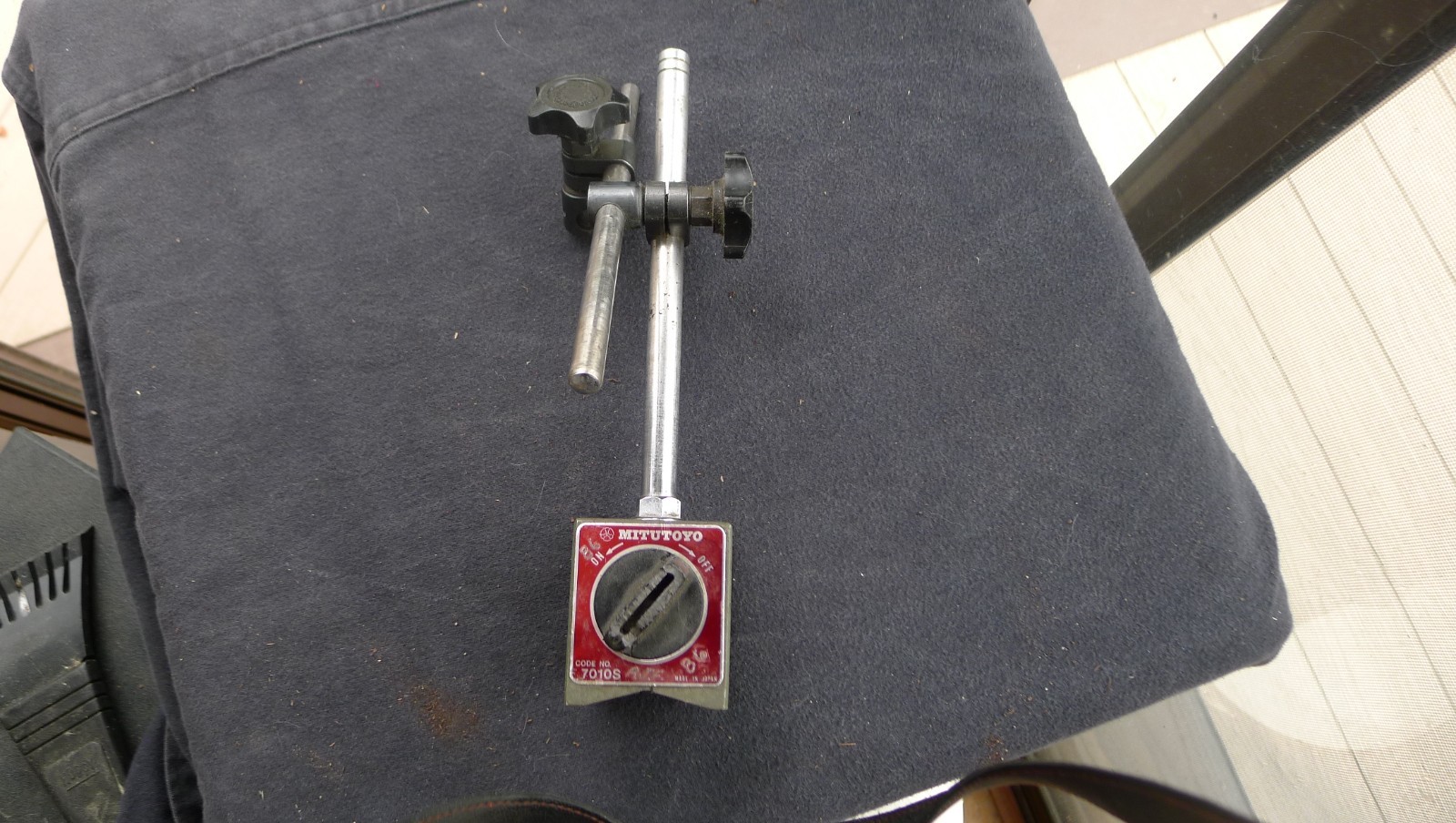 MITUTOYO MAGNETIC INDICATOR STAND BASE 7010S