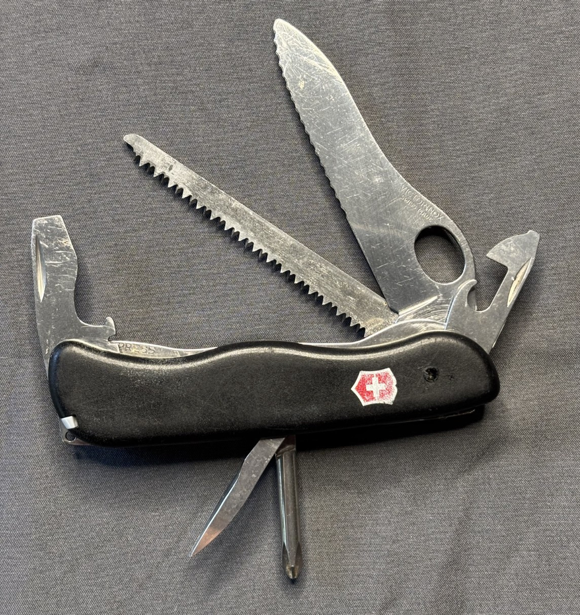 Victorinox One-Hand Trailfinder Lockblade 111mm Serrated Switzerland Good