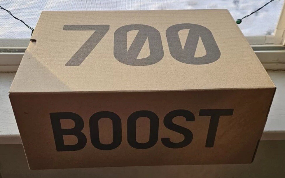NEW Yeezy 700 MNVN Geode GW9526