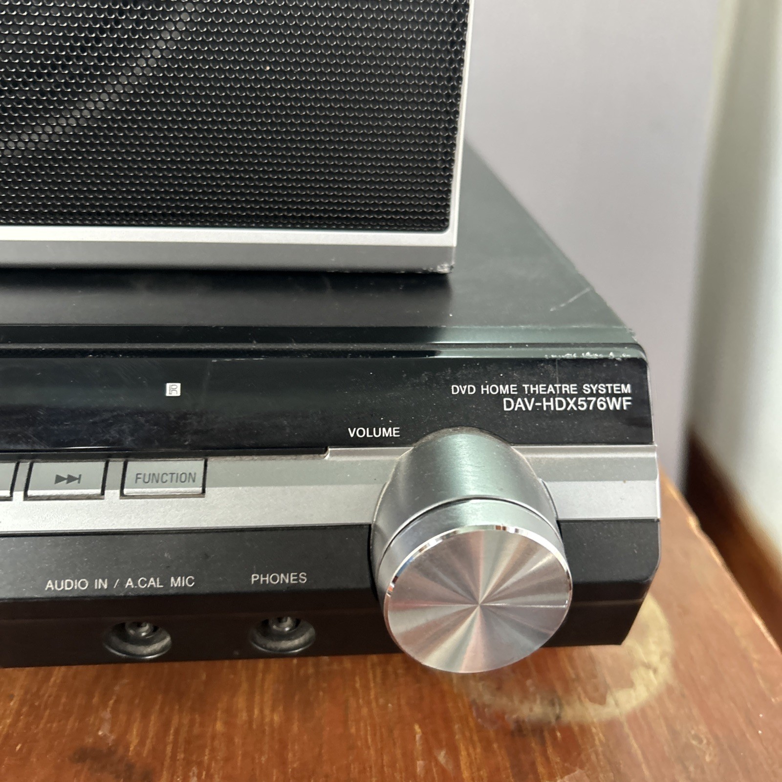 Sony DAV-HDX576WF Home Theater Receiver 5CD/DVD W/Remote, Speaker Tested & Works