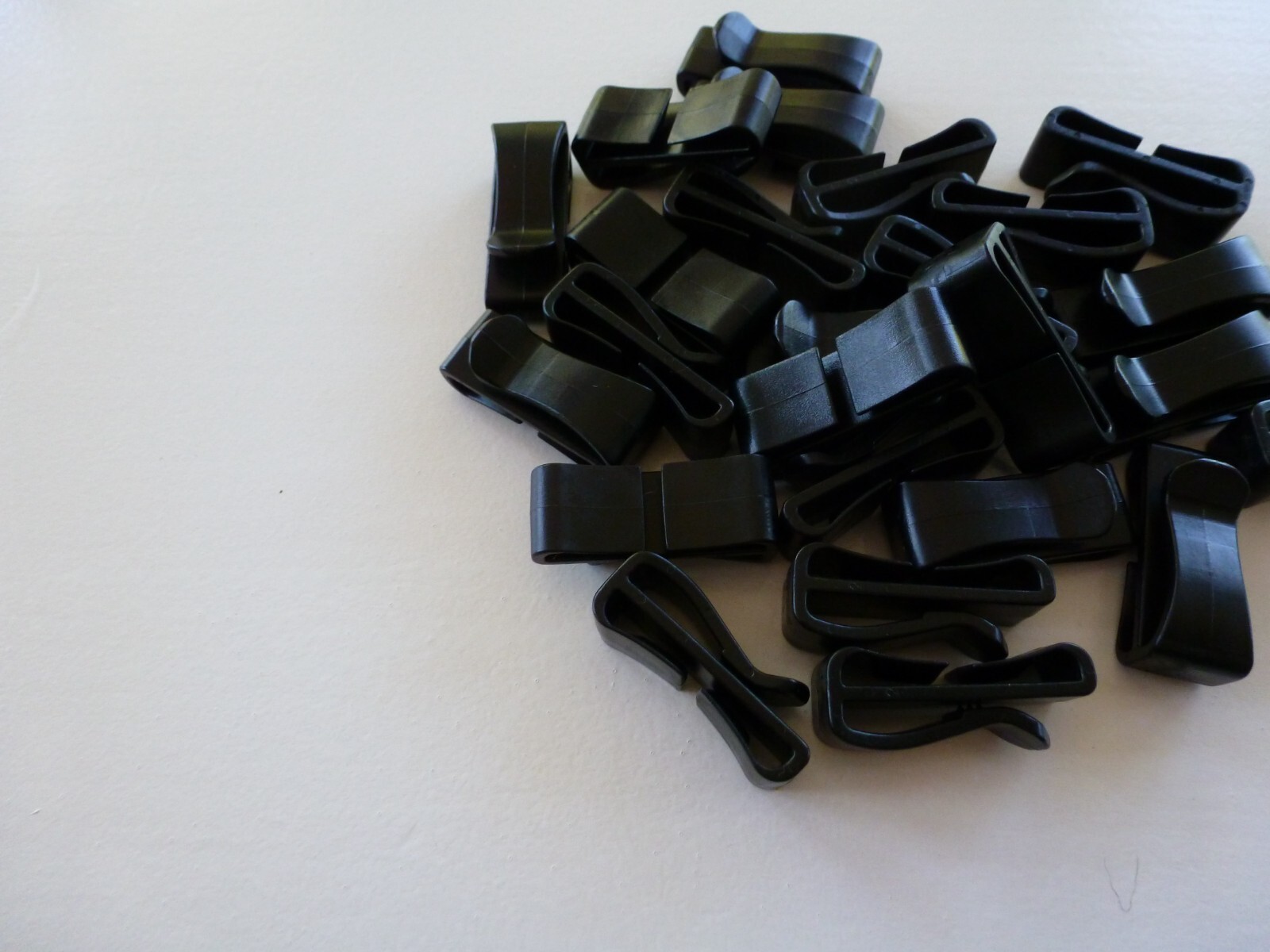 LARGE SELECTION OF INTERLOCKING FASTENERS AND WEBBING