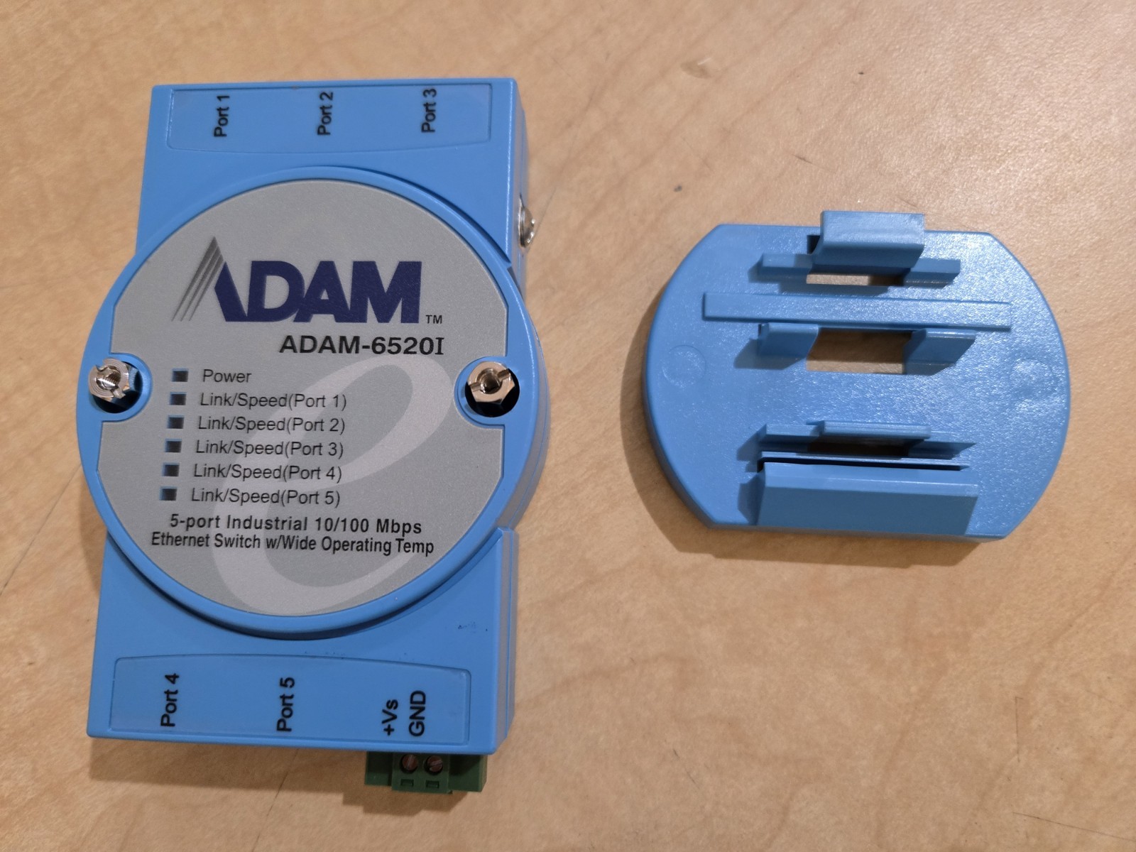 ADVANTECH ADAM-6520i 5-port Ind 10/100 Mbps Ethernet Switch wide operating Temp.