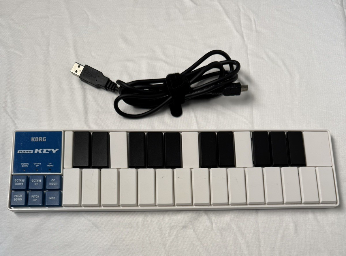 Korg nanoKEY MIDI Keyboard Controller 25-Key Octave Pitch Modulation Digital