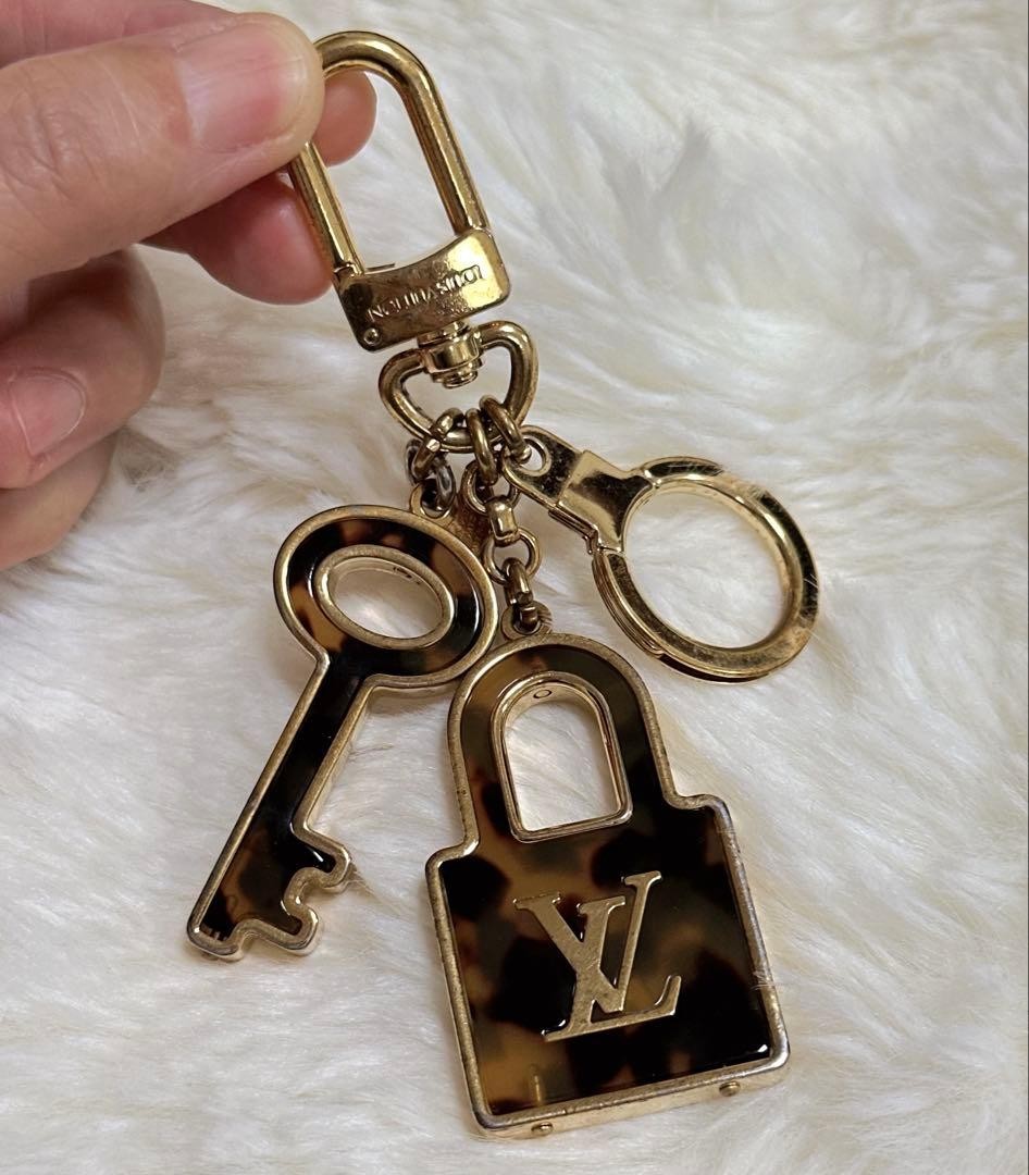 Louis Vuitton Tortoise Key & Lock Bag Charm Key Holder Keyring Brown M65088