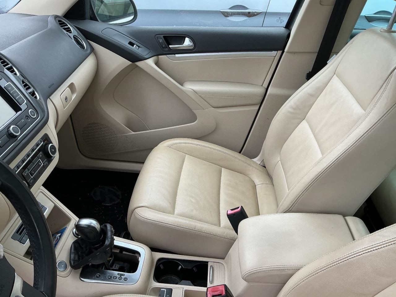 TIGUAN 2012 Glove Box 4909107