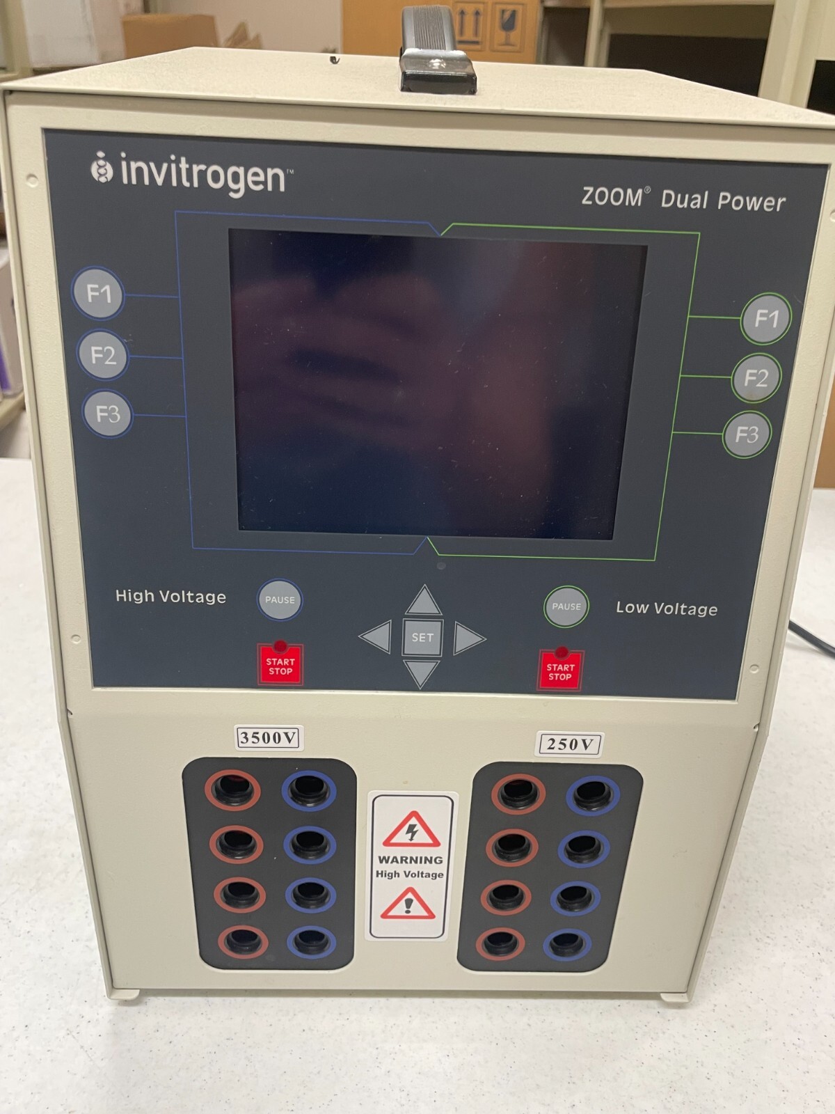 Invitrogen ZP10001 Zoom Dual Power Supply