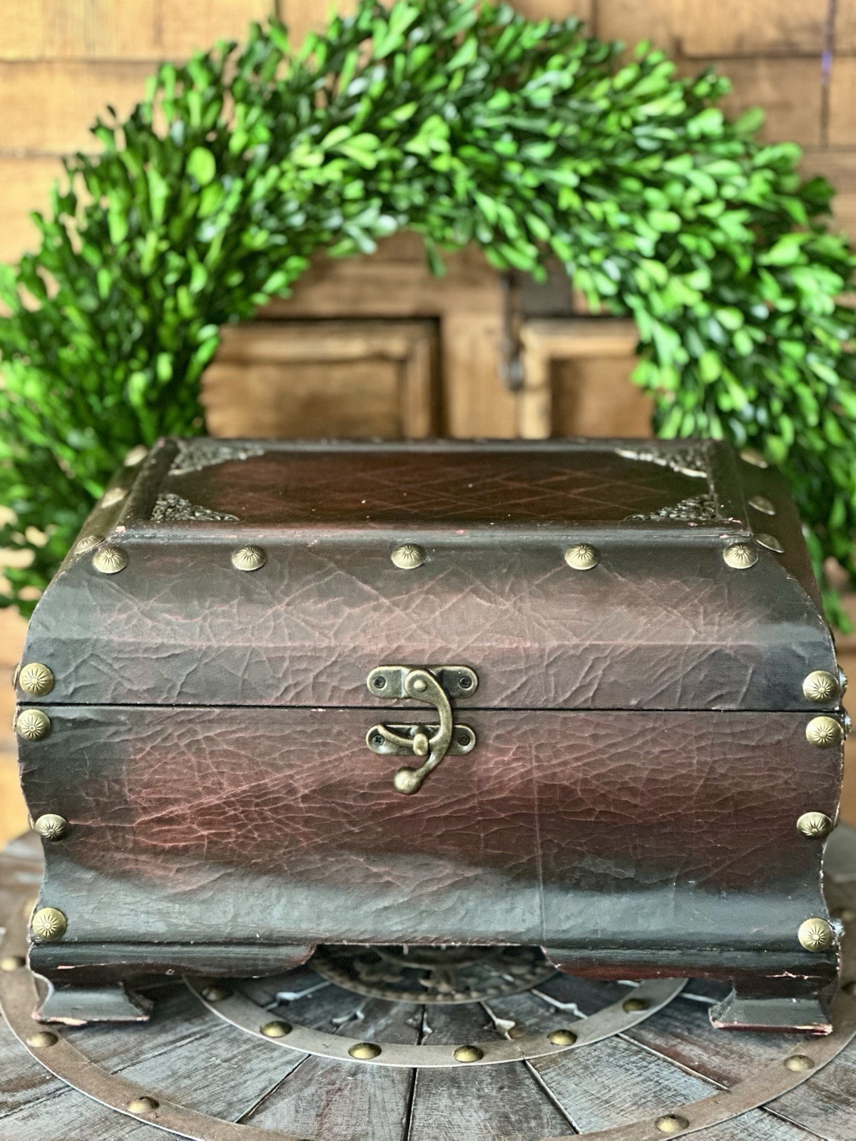 VTG Inspired Hinged/Lidded Faux Leather Rustic Decorative Footed Chest/Trunk
