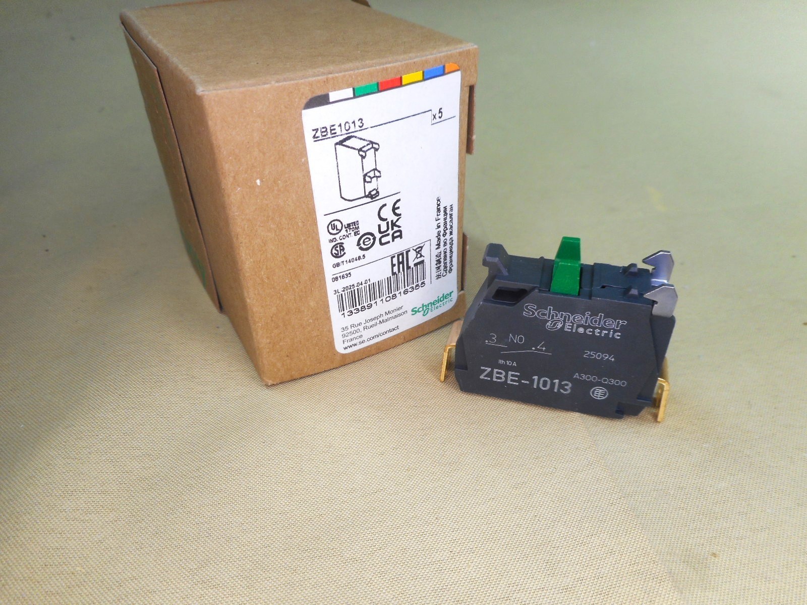SCHNEIDER ZBE1013  contact block (NIB)