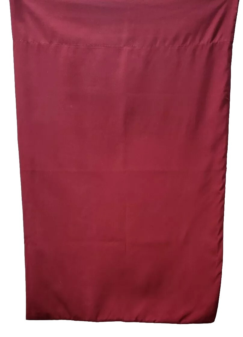 2 Dark Red Pillowcases Stan/ Queen 20 X 30, 100%polyester
