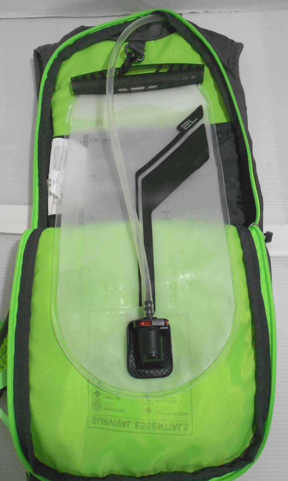 **VERY NICE ** High Sierra Visalia 9 Hydration Pack 2L - Gray/Green