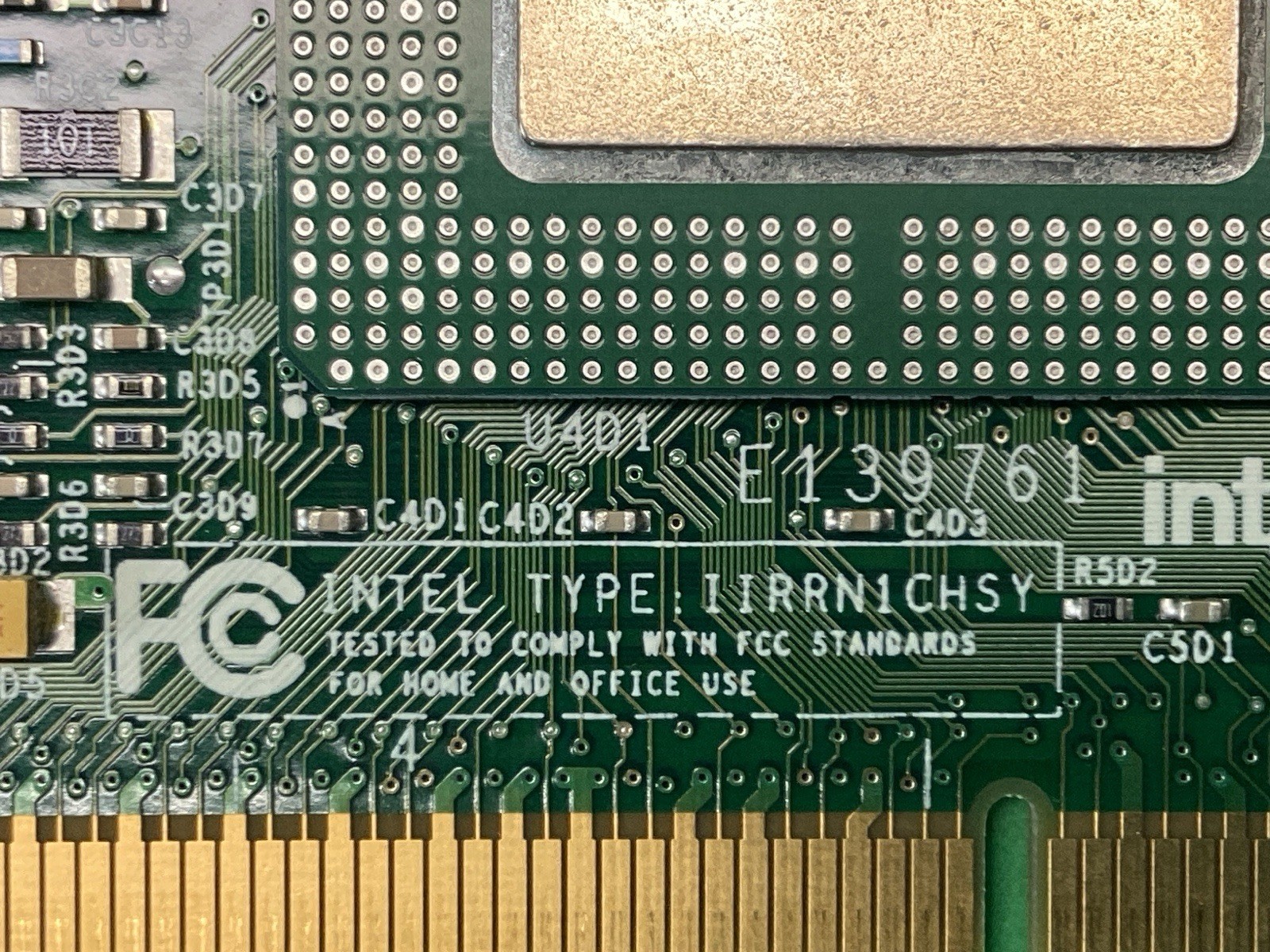 Intel ? Internal Hot Swap 5 SCSI Drive Bays & RAID ? Controller Card - UNTESTED