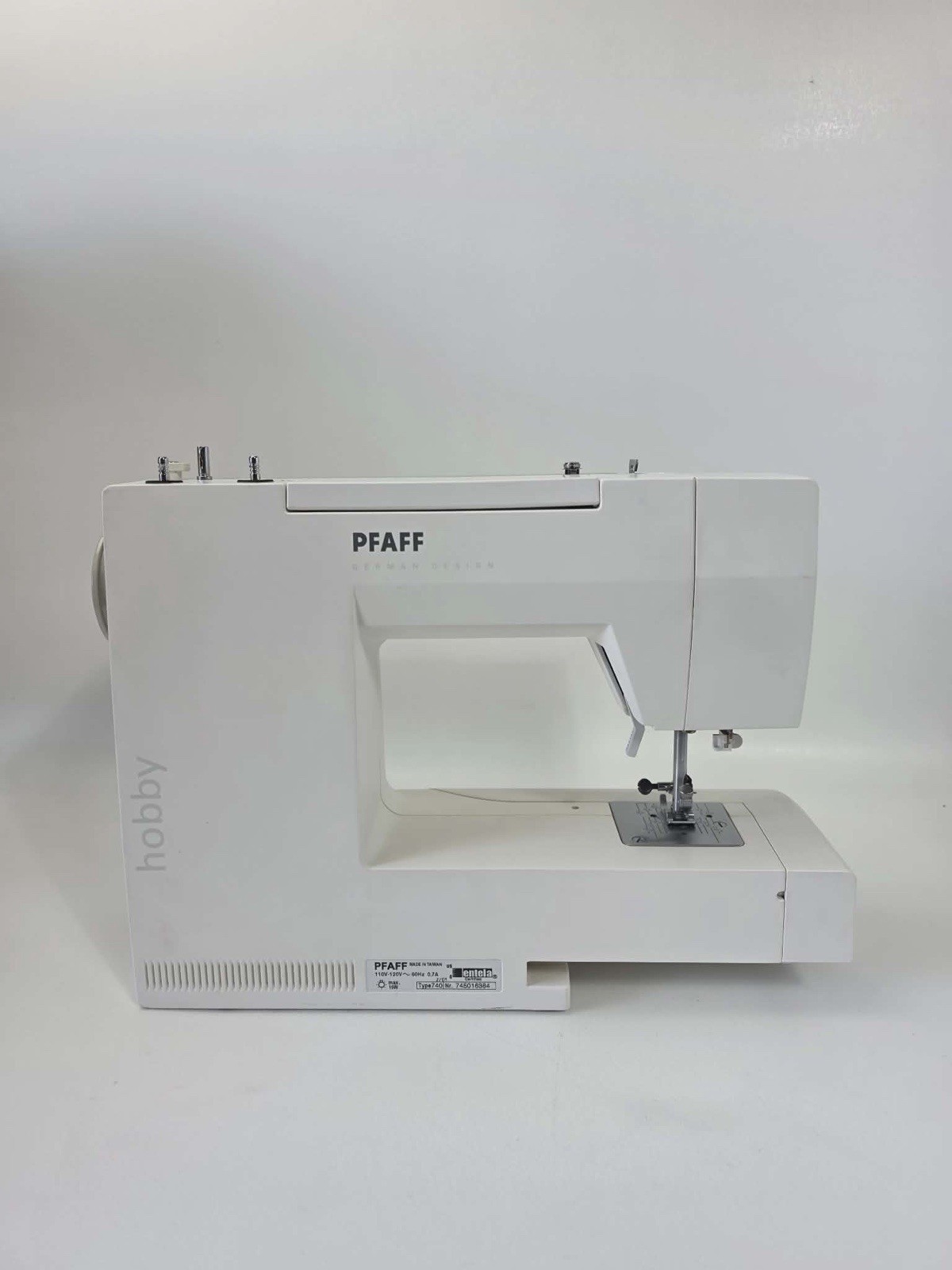 PFAFF Hobby 1040 Sewing Machine w/ Case And Pedal