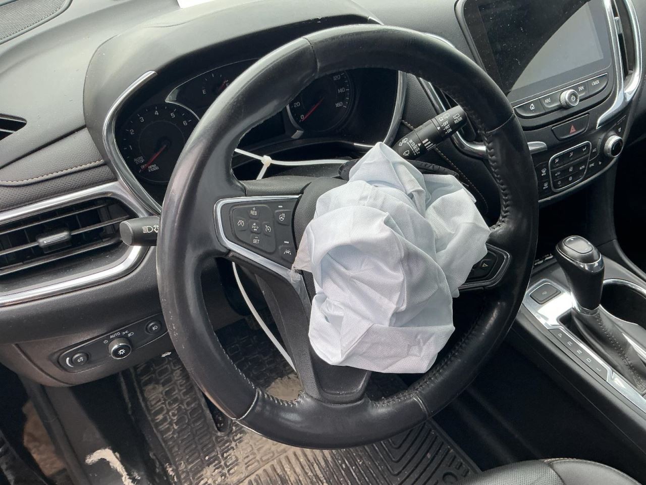 EQUINOX 2019 Glove Box 4935673