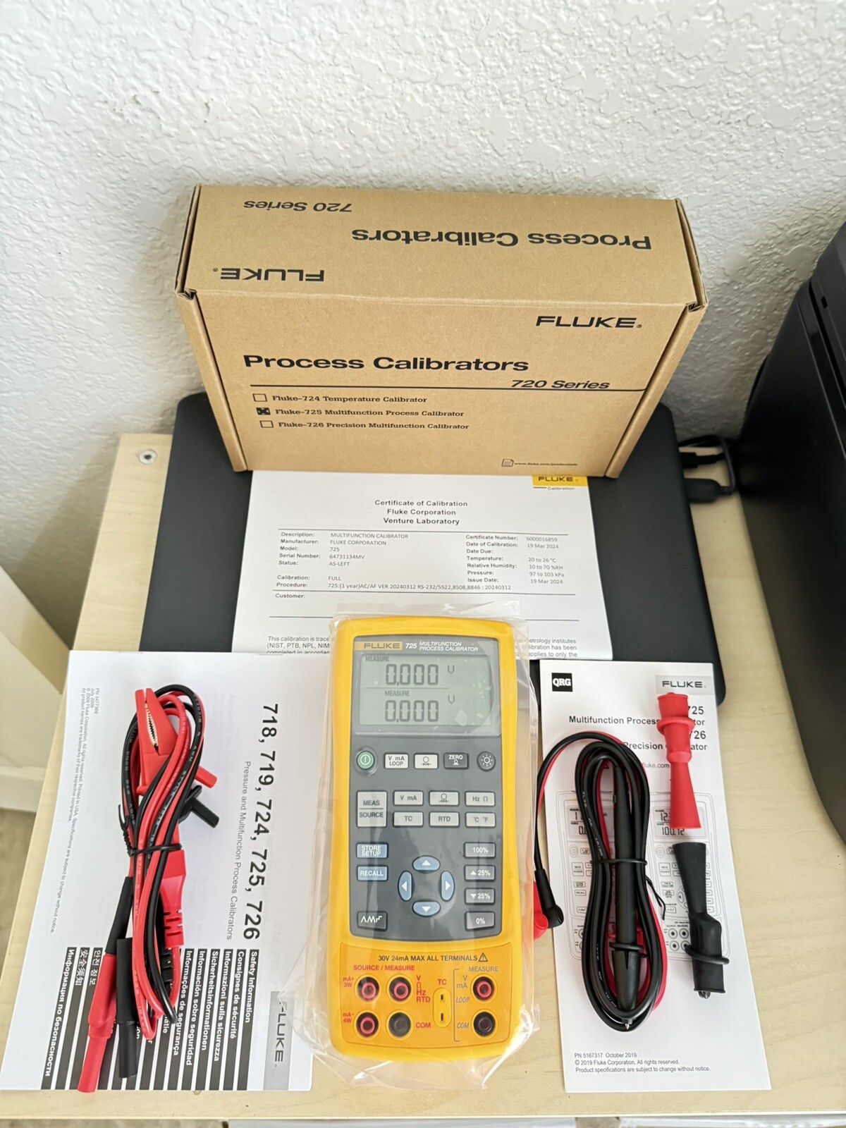 FLUKE 725 MULTIFUNCTION PROCESS CALIBRATOR W / LEADS / BOX CAL 2024