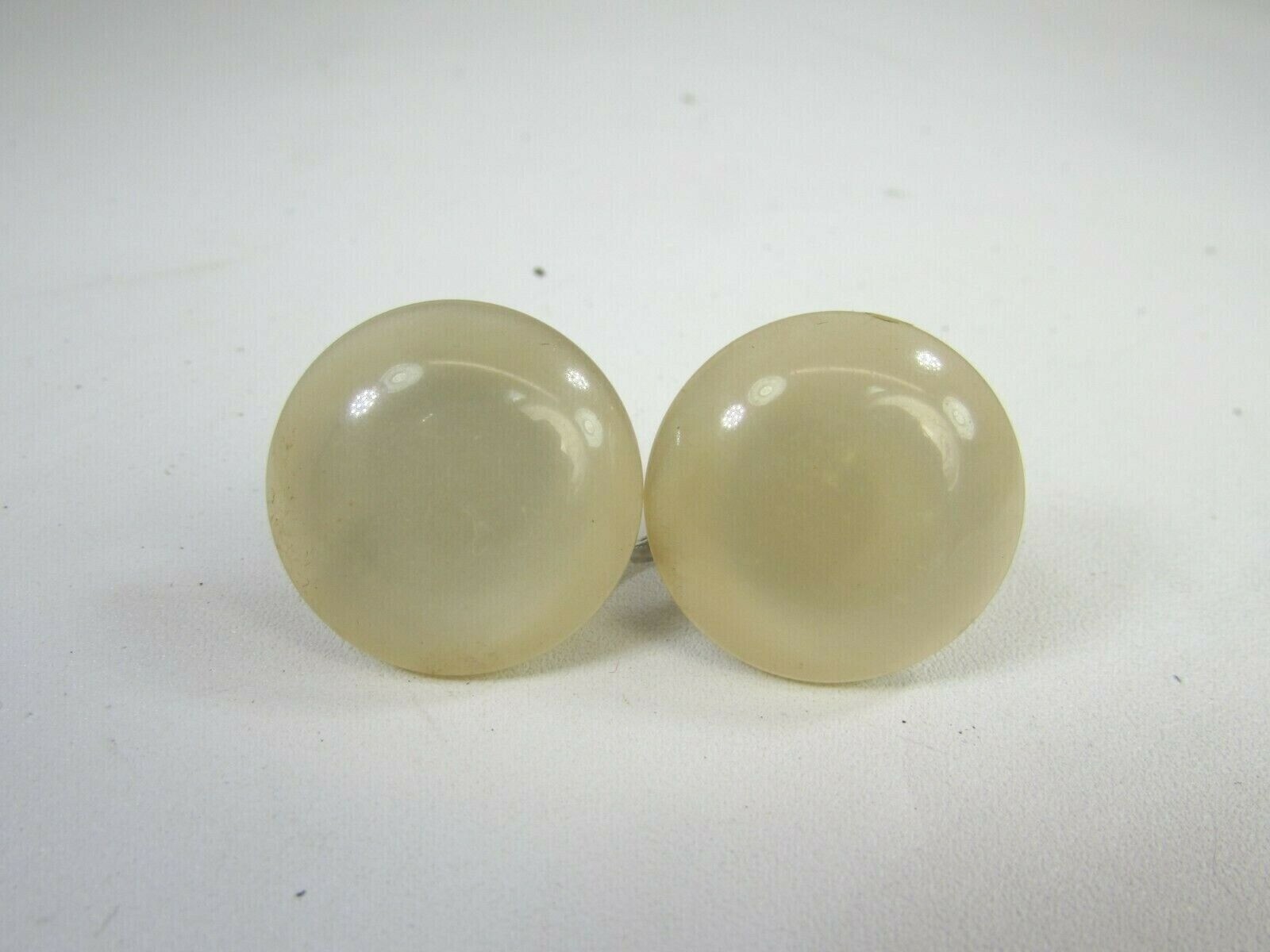 Vintage Button Disk Cream Off White Screw Back Earrings 51467