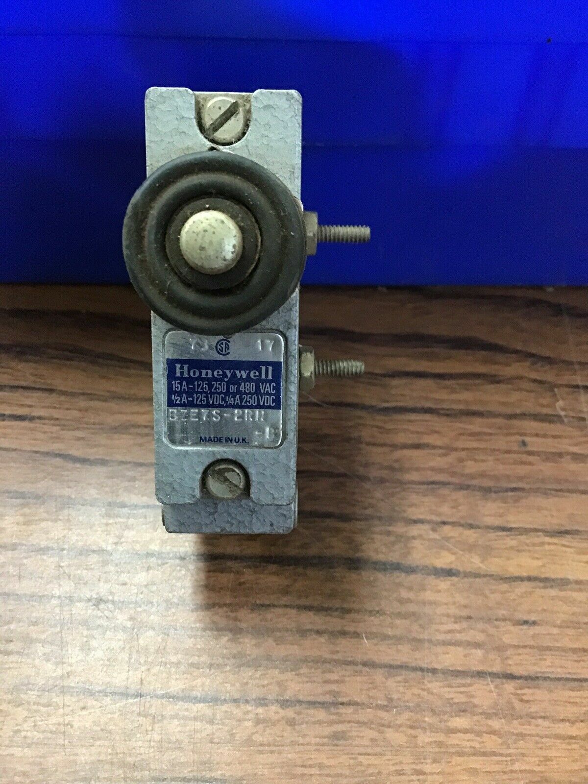 Honeywell Micro Switch Model BZE7S-2RN (TA3SG)