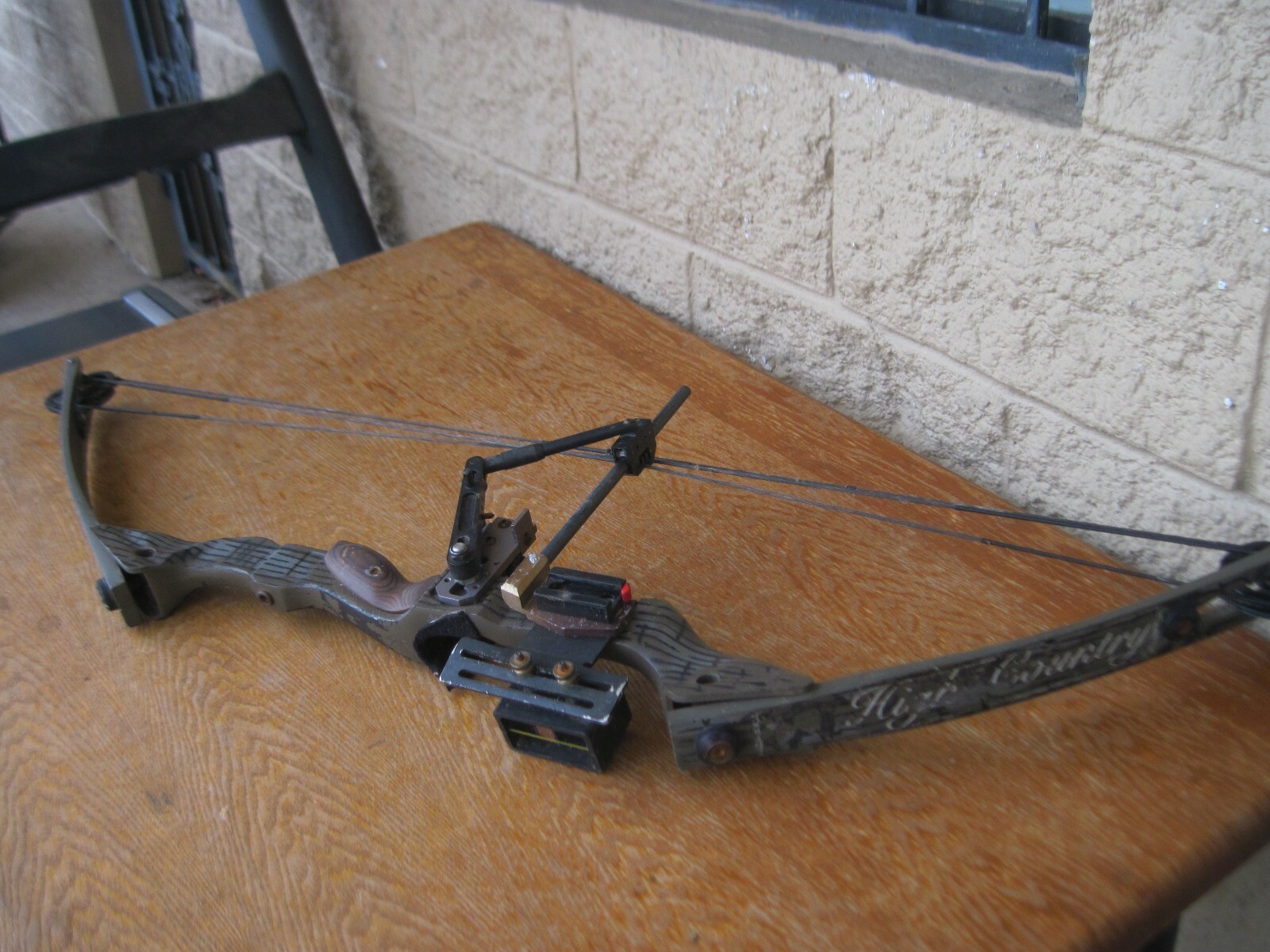 COMPOUND BOW,  HIGH COUNTRY SAFARI  RH