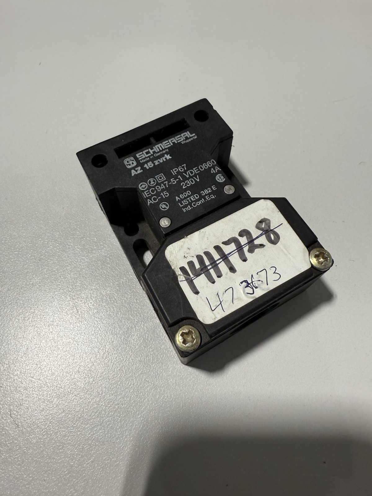 SCHMERSAL SAFETY SWITCH AZ15ZVRK / AZ 15 ZVRK AC-15 230V *NEW OPEN BOX*