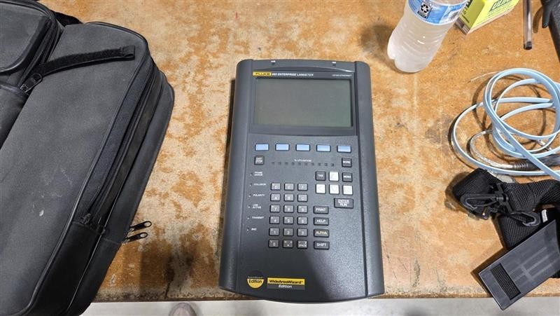 Fluke 683 Enterprise Lanmeter W AC adapter and accessories (see pics)