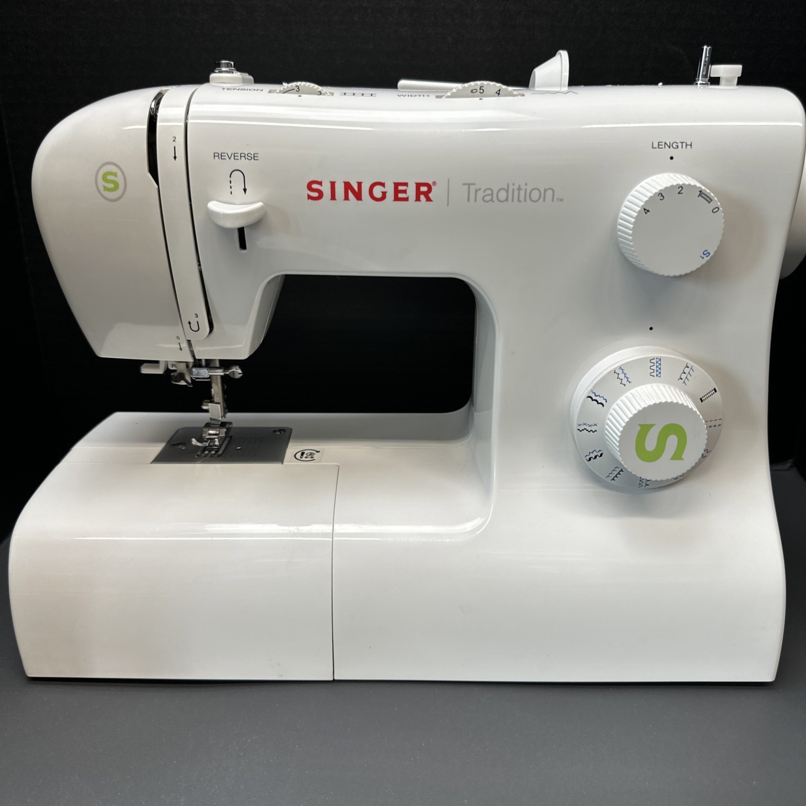 SINGER Tradition 2277 Sewing Machine For Part No Foot Pedal And Cords