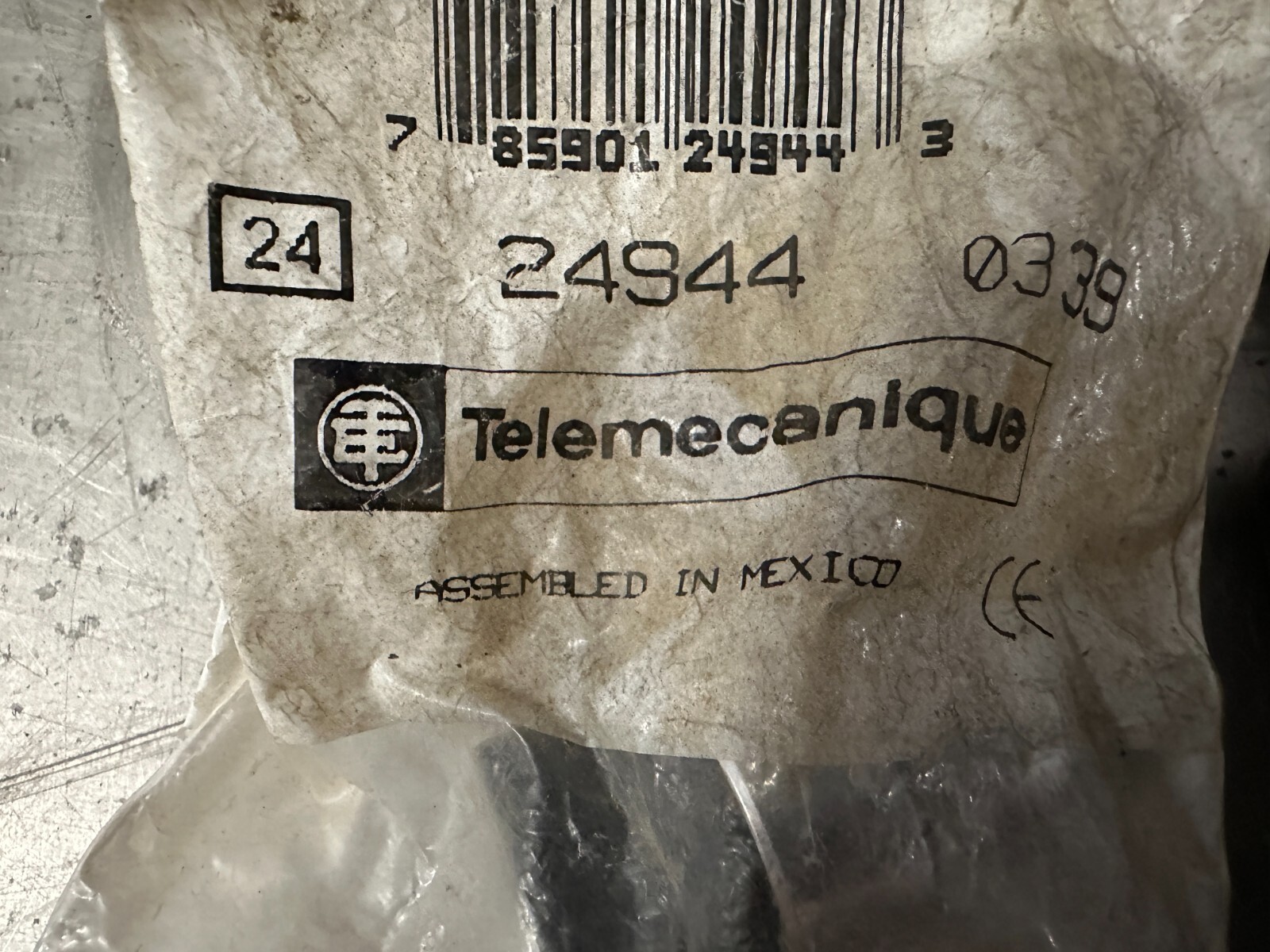 Telemecanique ZB2BD2 Selector Switch 2 Postion Maintain, Lot of 2