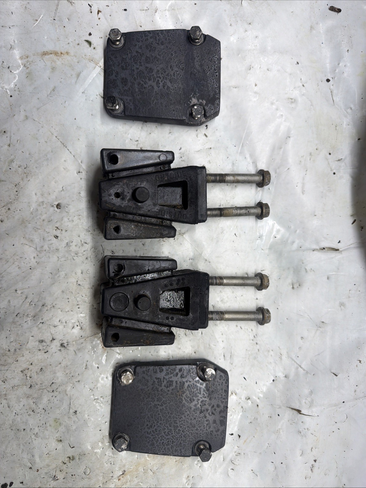 Evinrude Johnson Venom Ficht E-TEC H.O. Rubber Lower Mounts 0434632 Freshwater