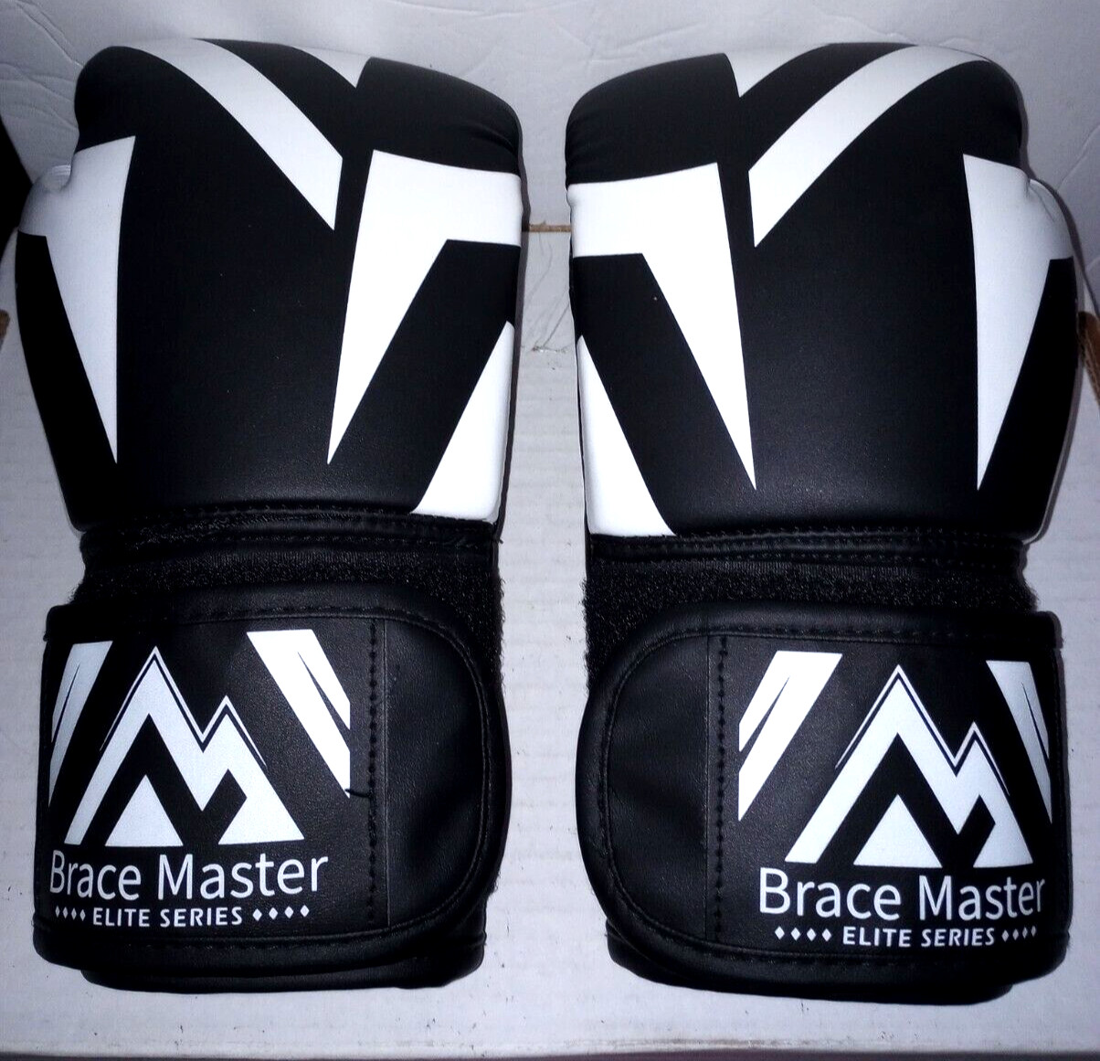Brace Master - Elite Series - 8oz Boxing Training Gloves - Size: S - Very Good