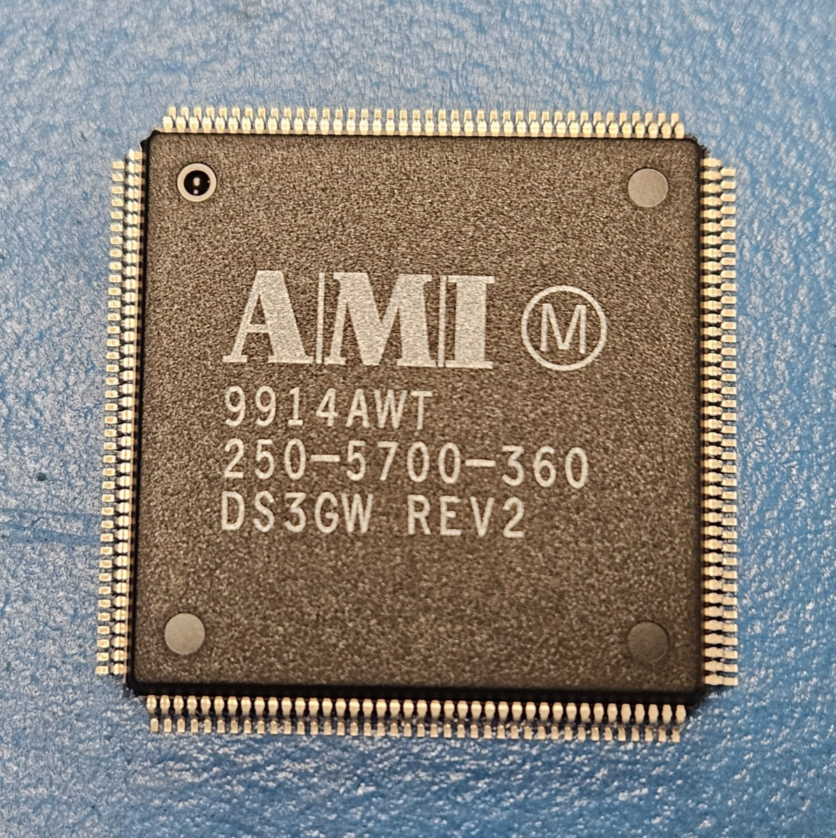 (1PC) 250-5700-360 AMI QFP160