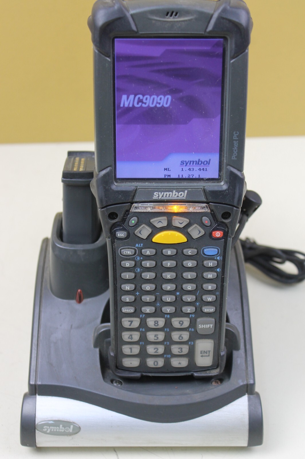 Symbol MC9090-GFOHJEFA6WR Scanner w/ Charging Base CRD9000-1001SR & Cord
