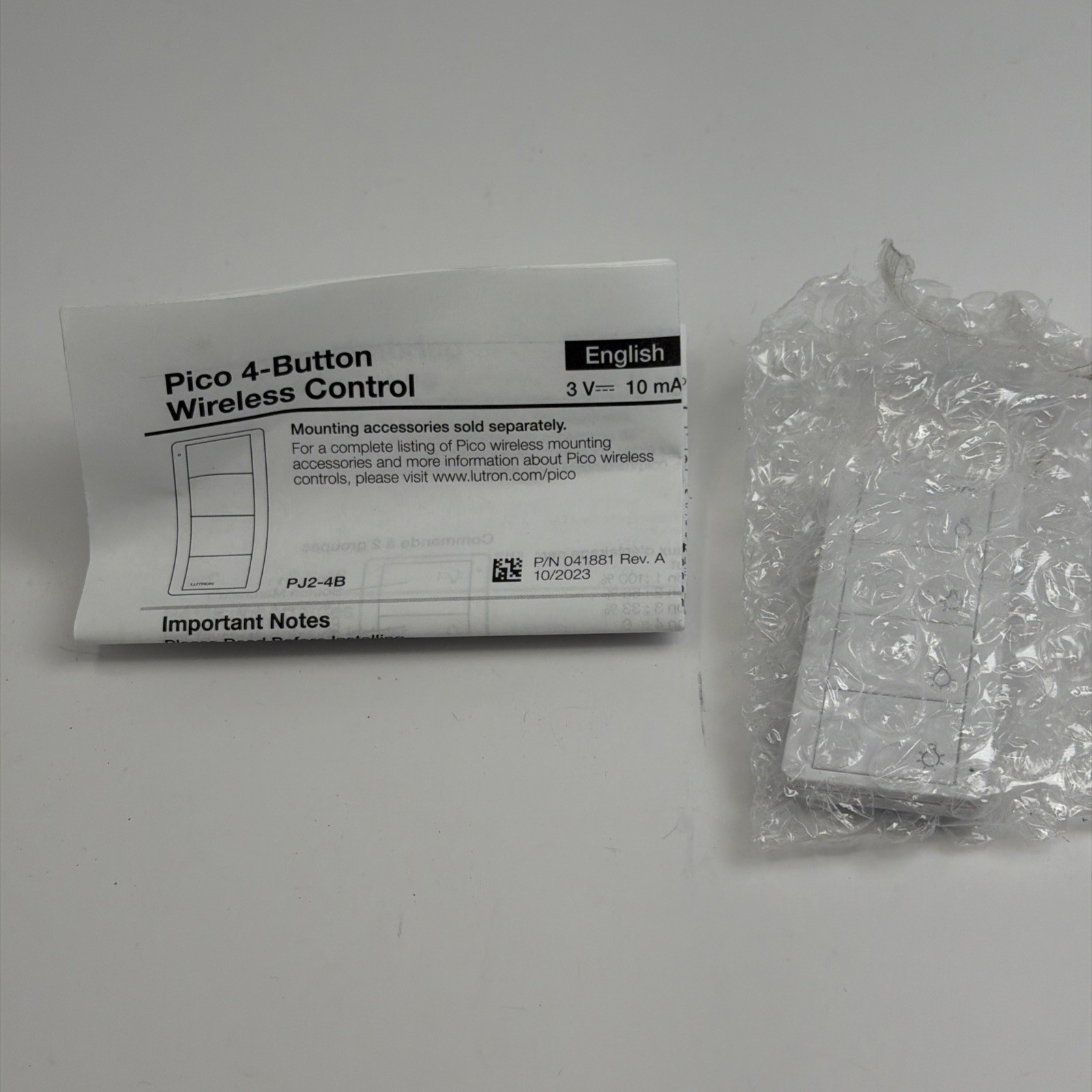 Lutron PJ2-4B-GWH-L31, 4 Button Scene Light, Wireless Controller