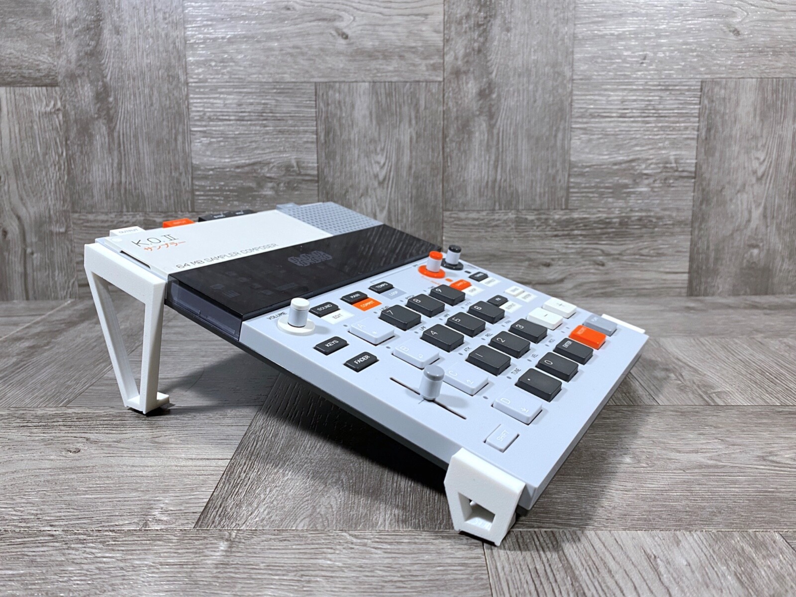15º Side Stands for Teenage Engineering EP-133 K.O. II EP-1320 Medieval - WHITE