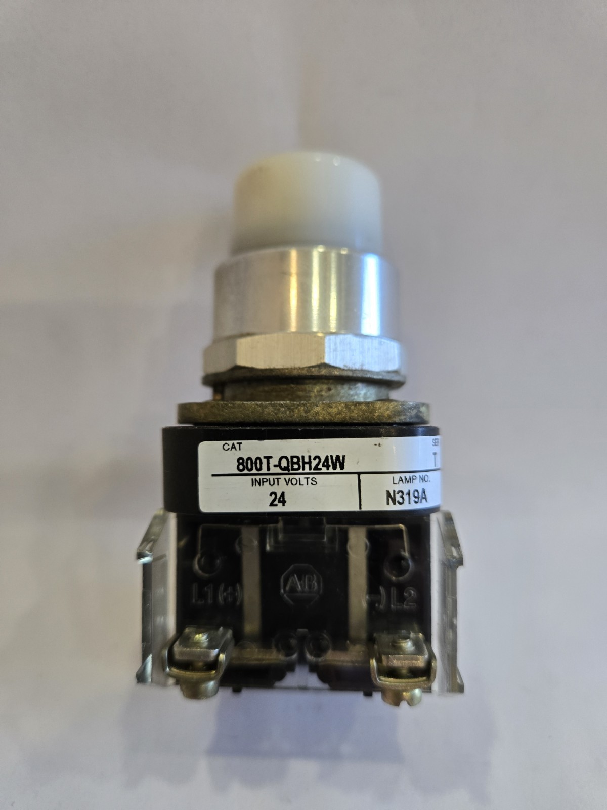 Allen Bradley 800T-QBH24W Ser. T Illuminated Push Button Switch, White, 24V AC/D