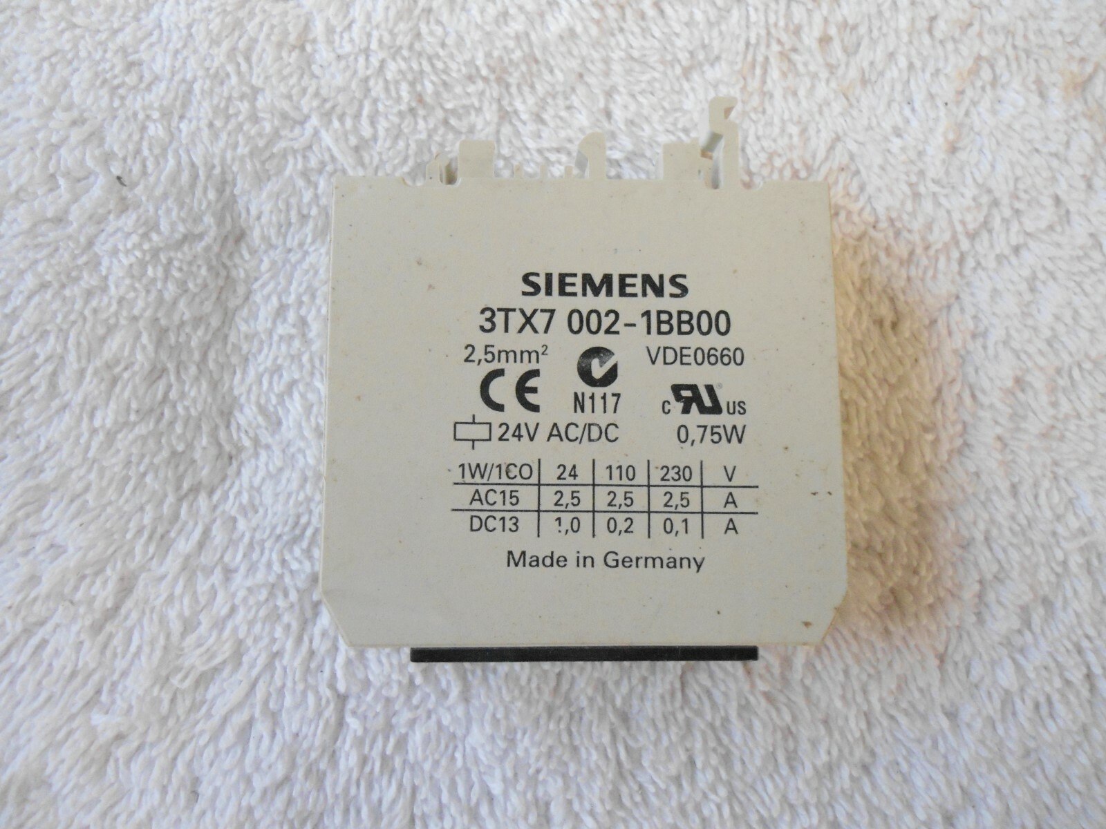 Siemens Output Interface Module      3TX7 002-1BB00   Broken Tabs