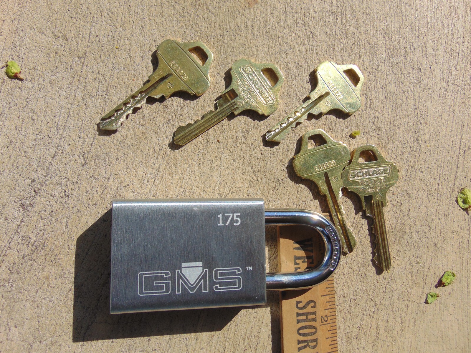 1 NEW GMS PADLOCK WITH SCHLAGE PRIM AND  5 C135 PRIM KEYS      LOCKSMITH