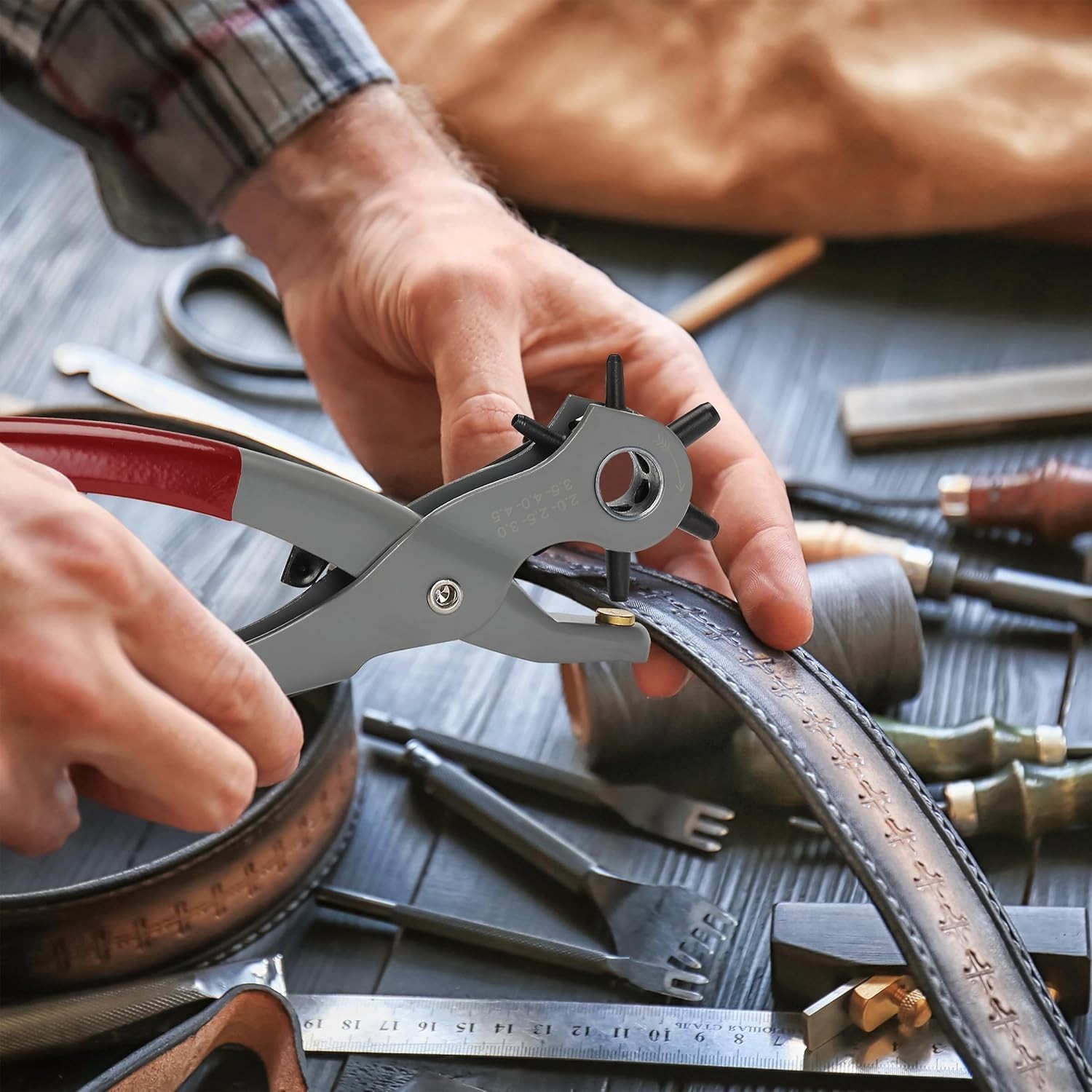 Premium Leather Hole Punch Tool with 6 Size Options - Craftsmanship at Its Best