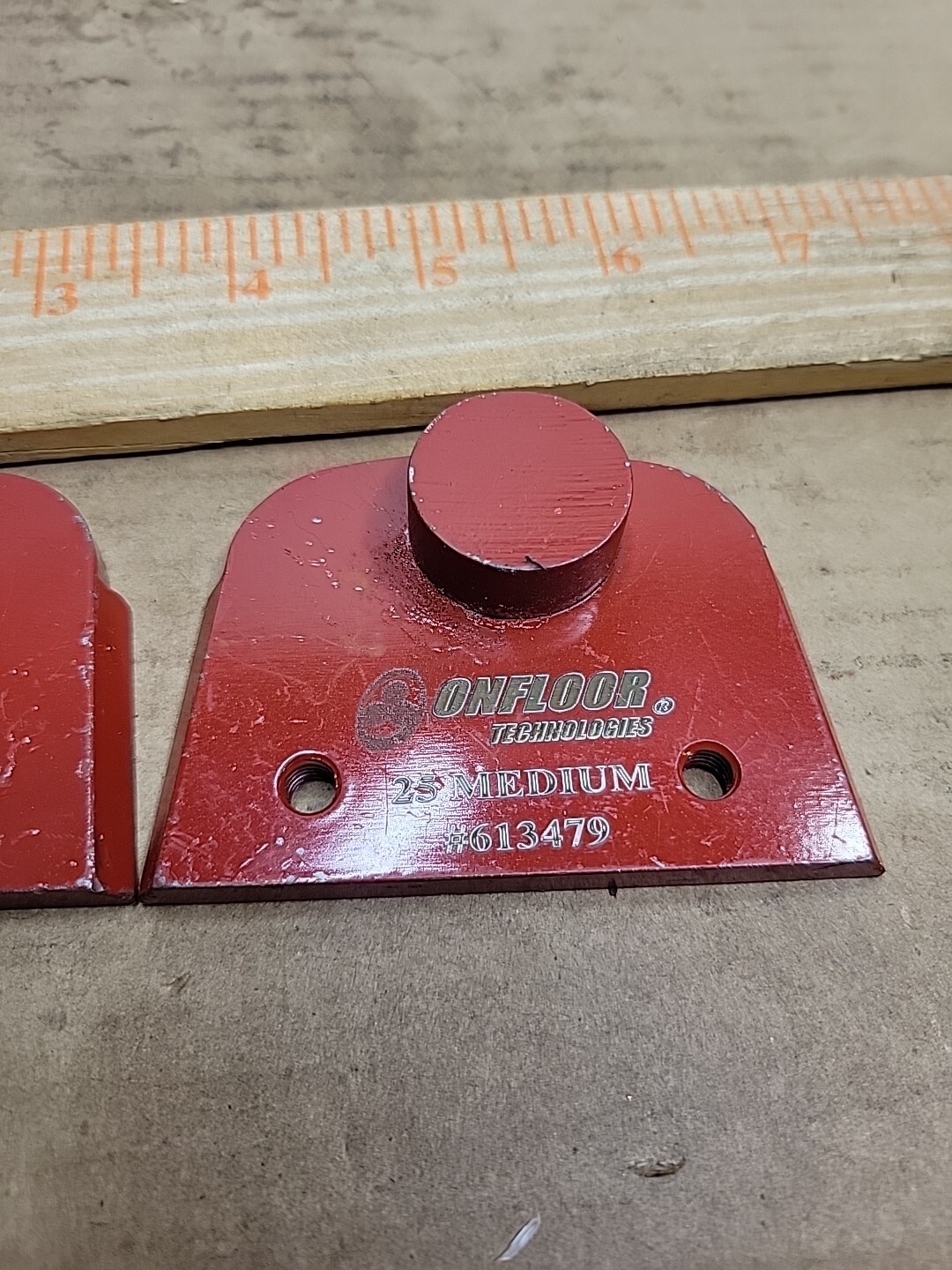 Qty: 2 Onfloor Technologies Single Round-25 Medium Grit Quick Abrasive Tool