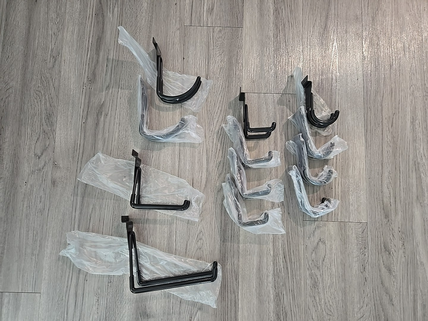 NEW 12 Pack ASSORTED SIZES GARAGE SLATWALL HANGING HOOKS & HANGERS BLACK COATED