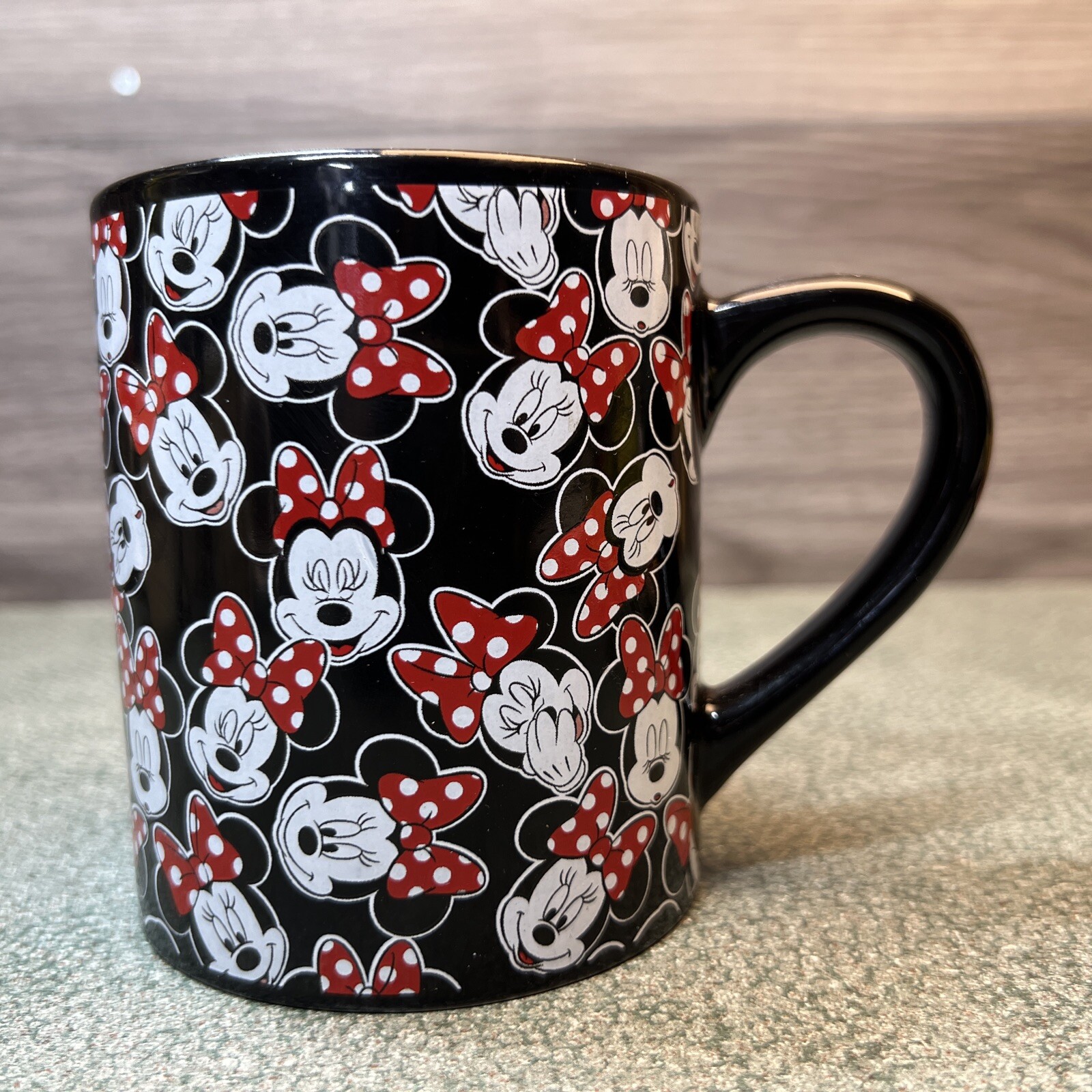 DISNEY Silver Buffalo Minnie Mouse Ceramic Coffee Mug 14 Oz Black