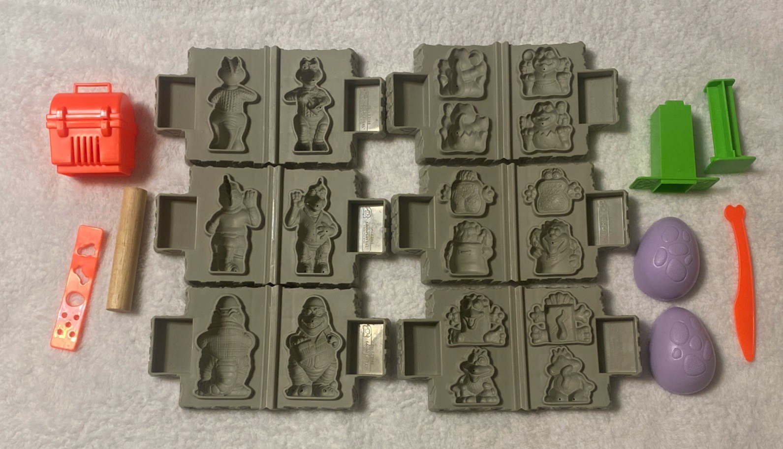 DINOSAURS ABC TV 1992 Play-Doh Vintage Playset Parts Molds Tools  Playskool T1