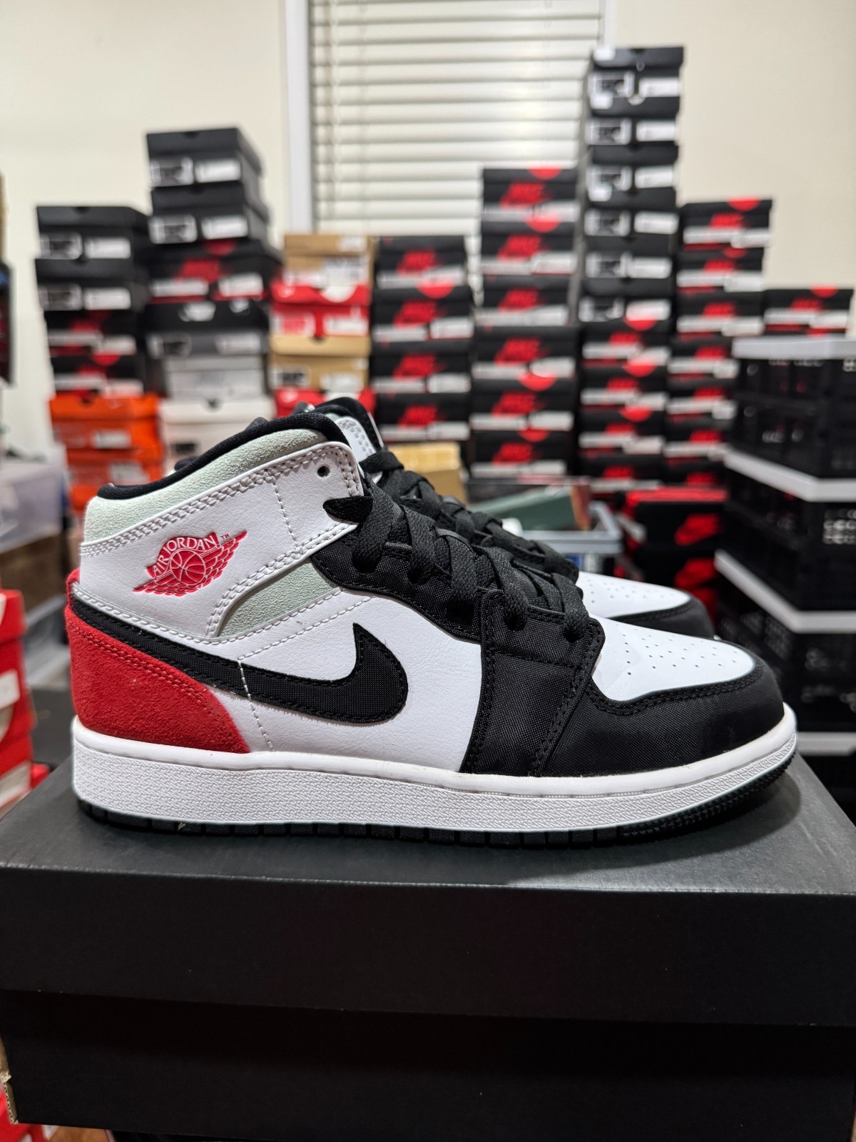 Nike Air Jordan 1 mid SE black red spruce GS youth size 4.5-5 (SKU BQ6931-100)