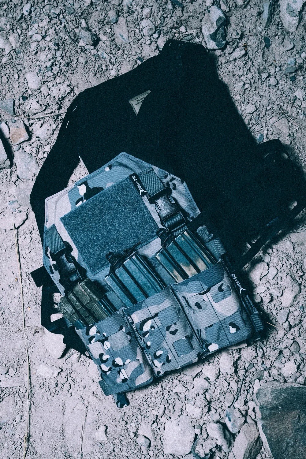 QILO X Perroz X White Phosphor Blueberry Choco Chip Plate Carrier LPSPC Size M