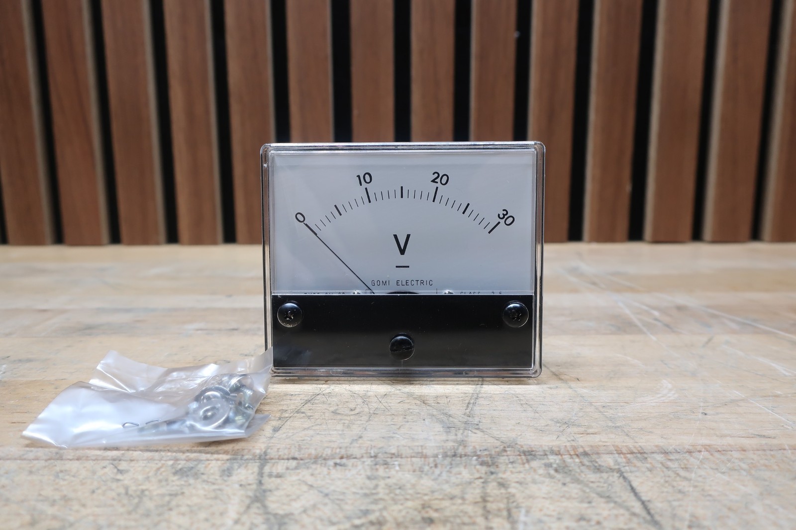 GOMI ELECTRIC GM-6B | 2006 Class 2.5 Voltage Meter