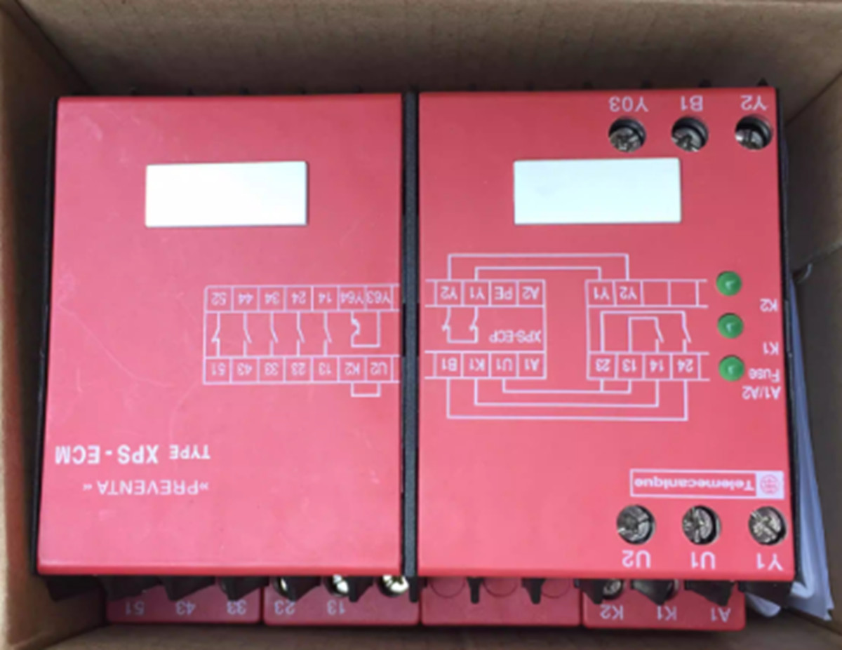 Schneider Telemecanique XPS-ECM5131 XPSECM5131 24VAC/DC Relay Extension Module