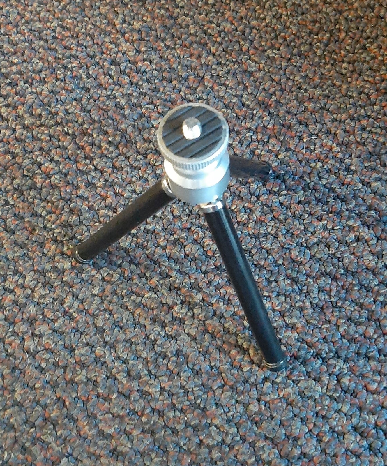 Aluminum Mini Adjustable Tripod 1/4-20 mount