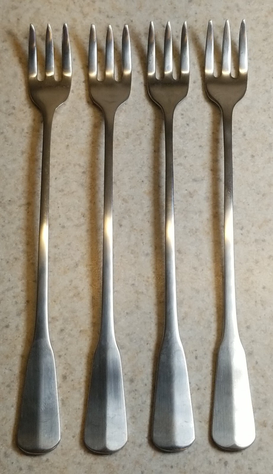 ONEIDA DELUXE STAINLESS FLATWARE COLONIAL ARTISTRY 4 COCKTAIL FORKS 6 1/8"