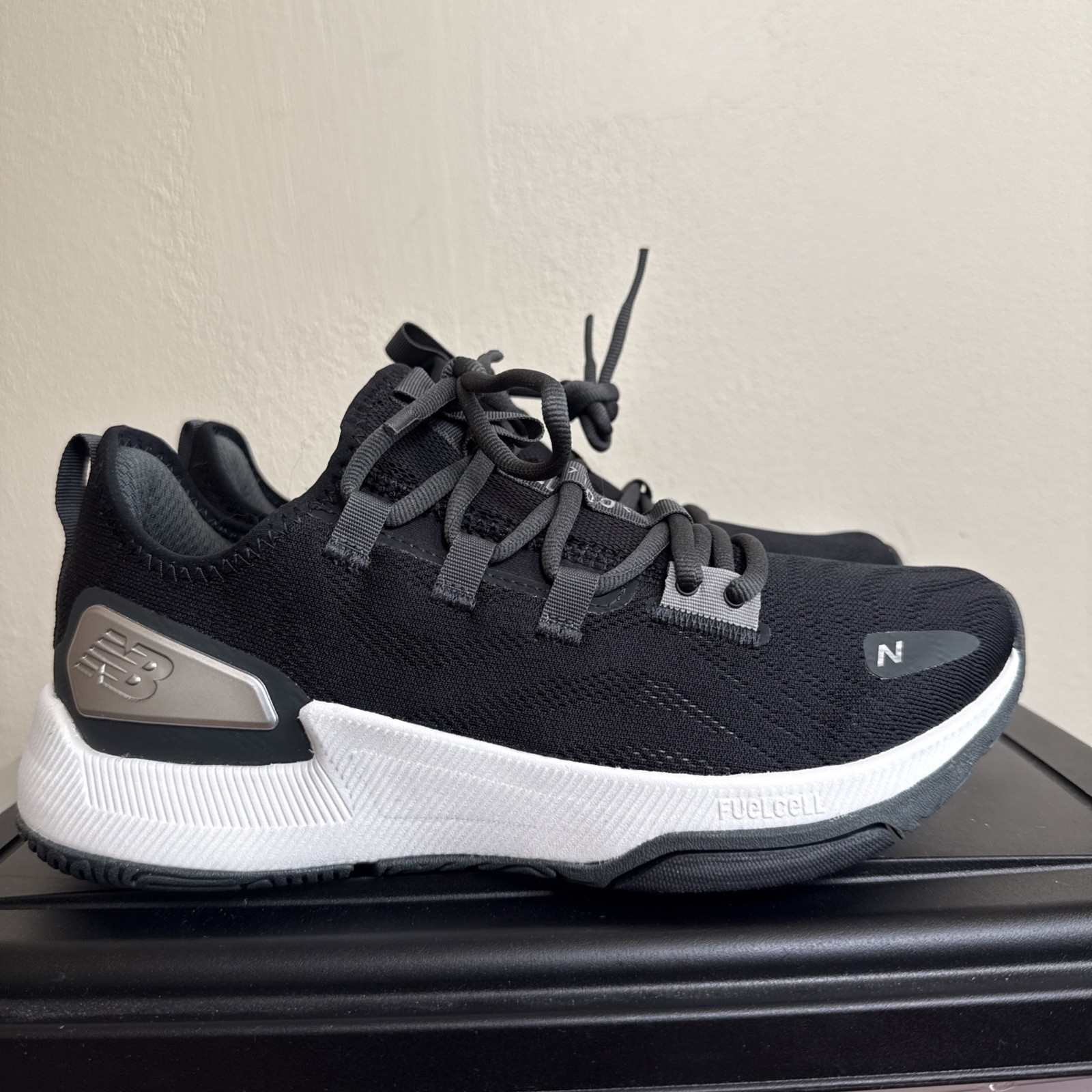 New Balance Mens 8E FuelCell Trainer v2 Sneakers Black Blacktop 8 Wide New 2E