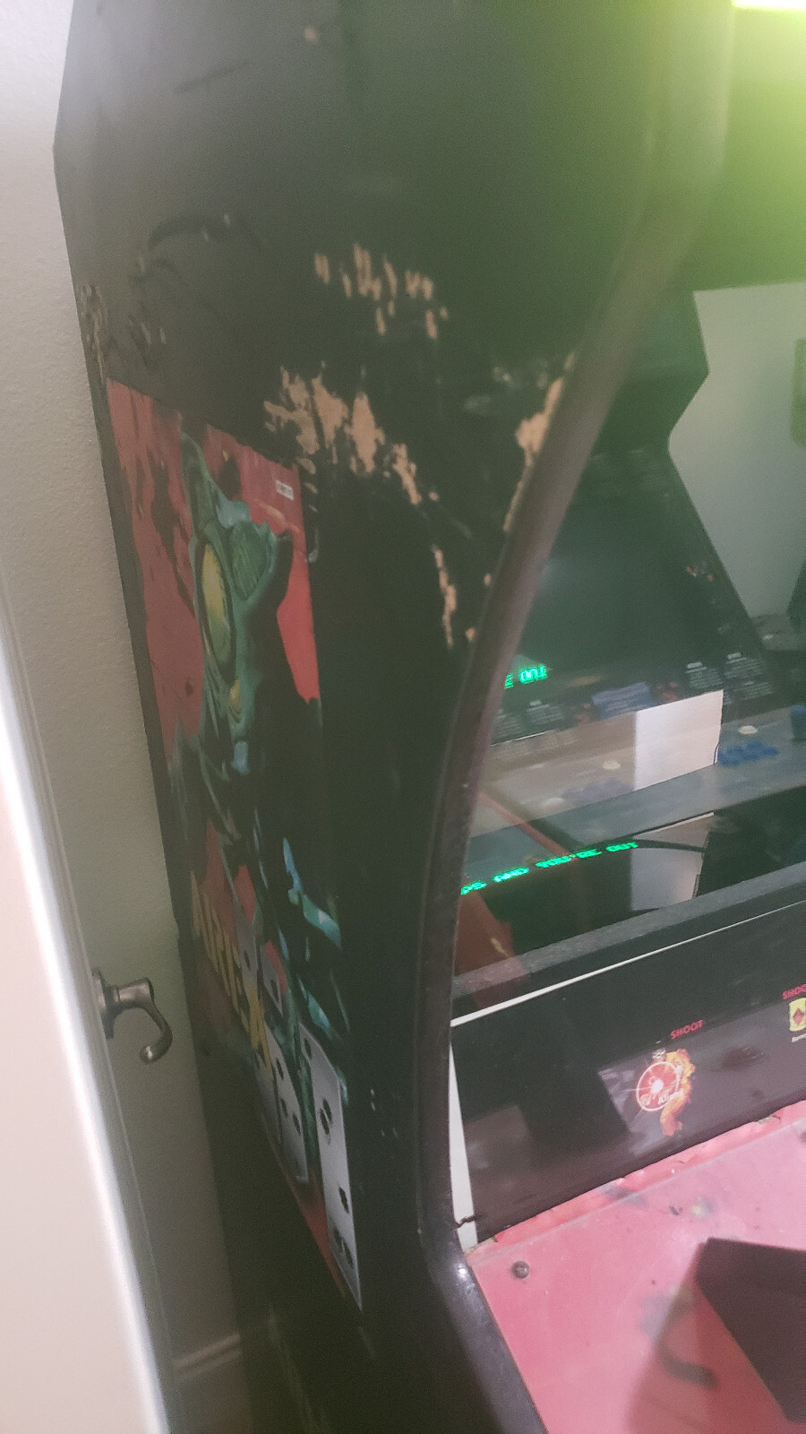 AREA 51 ARCADE MACHINE by ATARI 1995 With CRT MOSTLY WORKING *NEEDS TLC***READ**