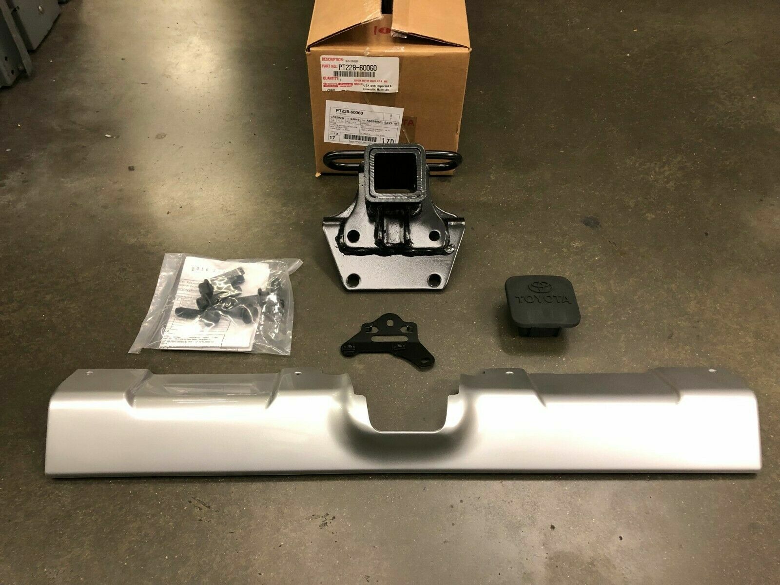 For 2007-2014 Toyota FJ Cruiser Hitch Converter Kit & Tow Hitch Genuine