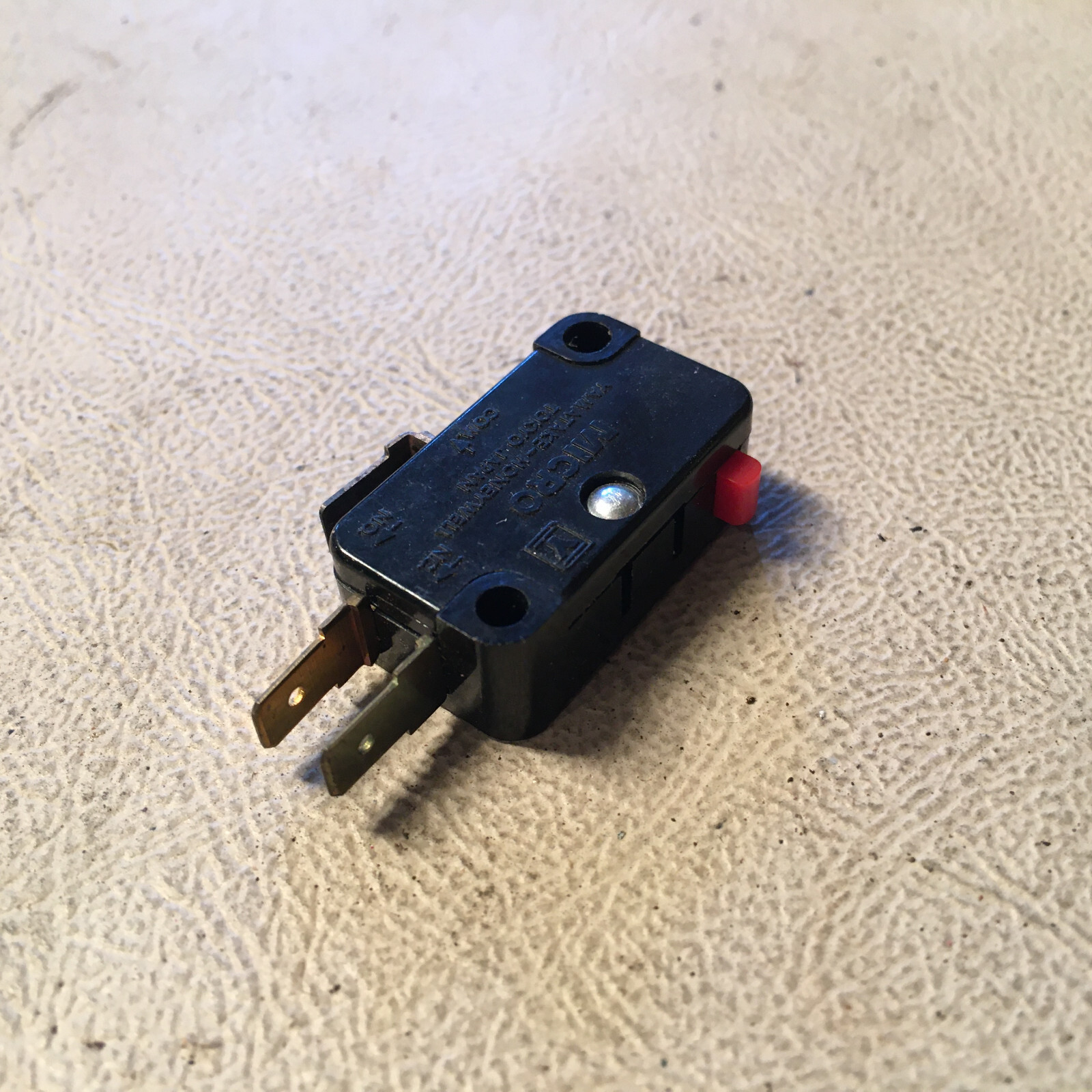 Und. Lab Microswitch V3-5000-D8, NOS